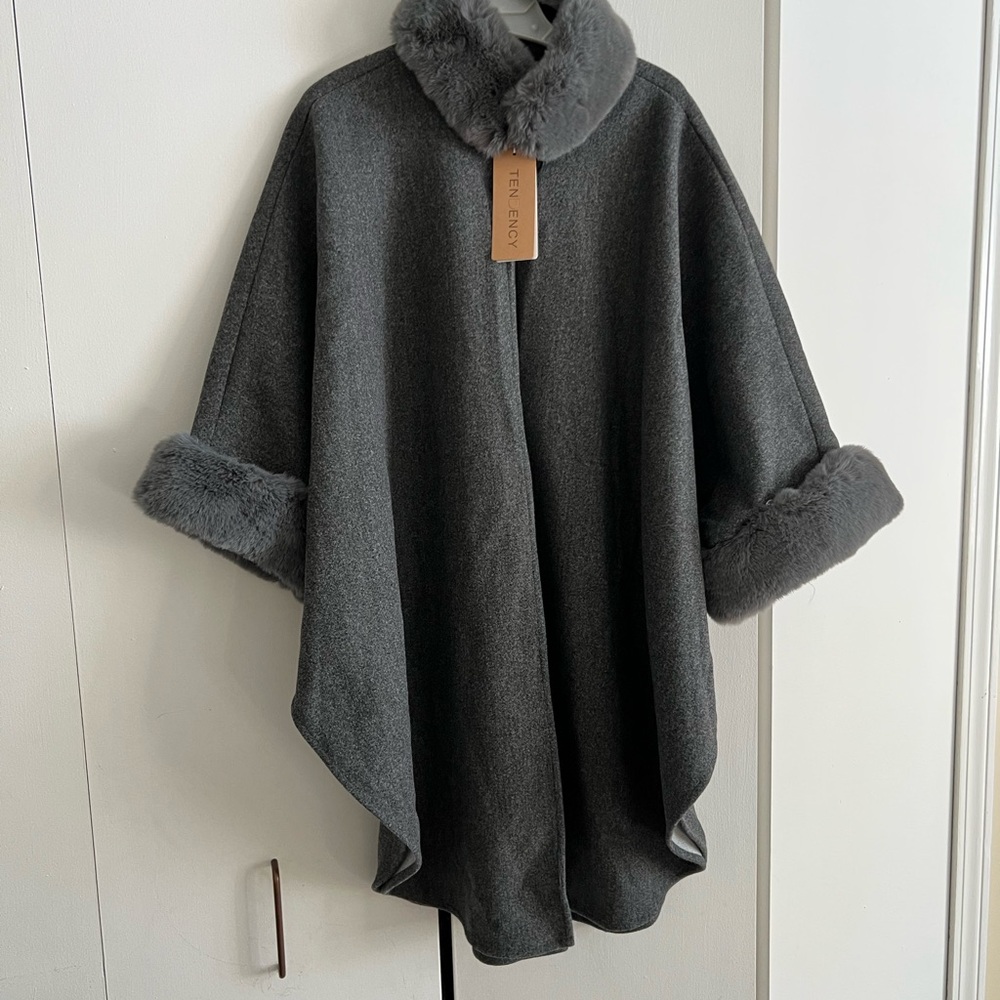 Elegant Gray Fur-Trimmed Sweater Cape